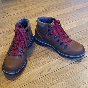 Waterproof Hiking Boots with Flannel Details